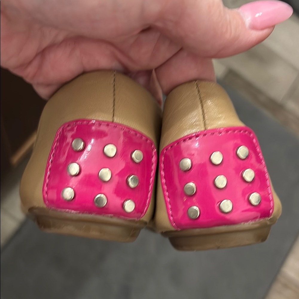 Alfani Tan and Pink Flats with Rounded Toe Design - Picture 5 of 7